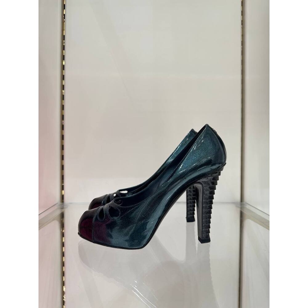 Chanel Patent Leather Pumps Size 39 - Picture 1 of 8